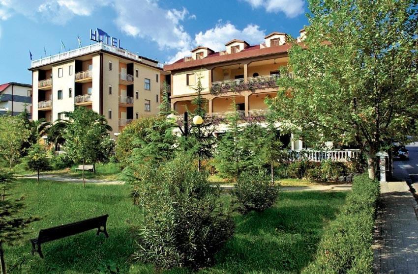 Hotel Ristorante La Siesta Pietrapaola Екстериор снимка